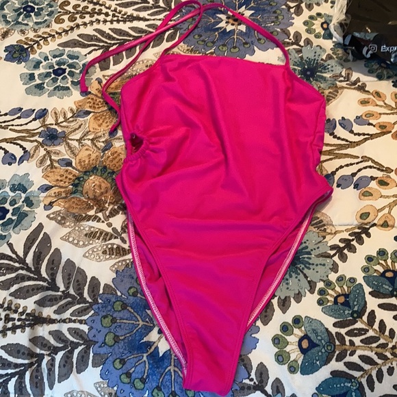 Hot Pink swimsuit with  side keyhole - Picture 4 of 4